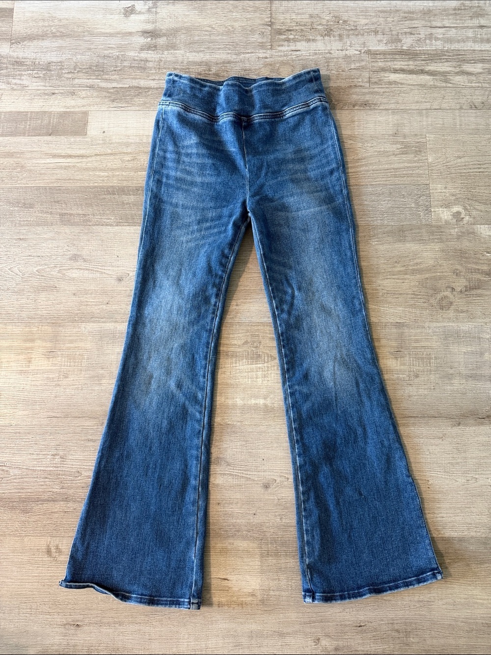 Women’s Johnny Was side slit pull on kick flare jeans 💙